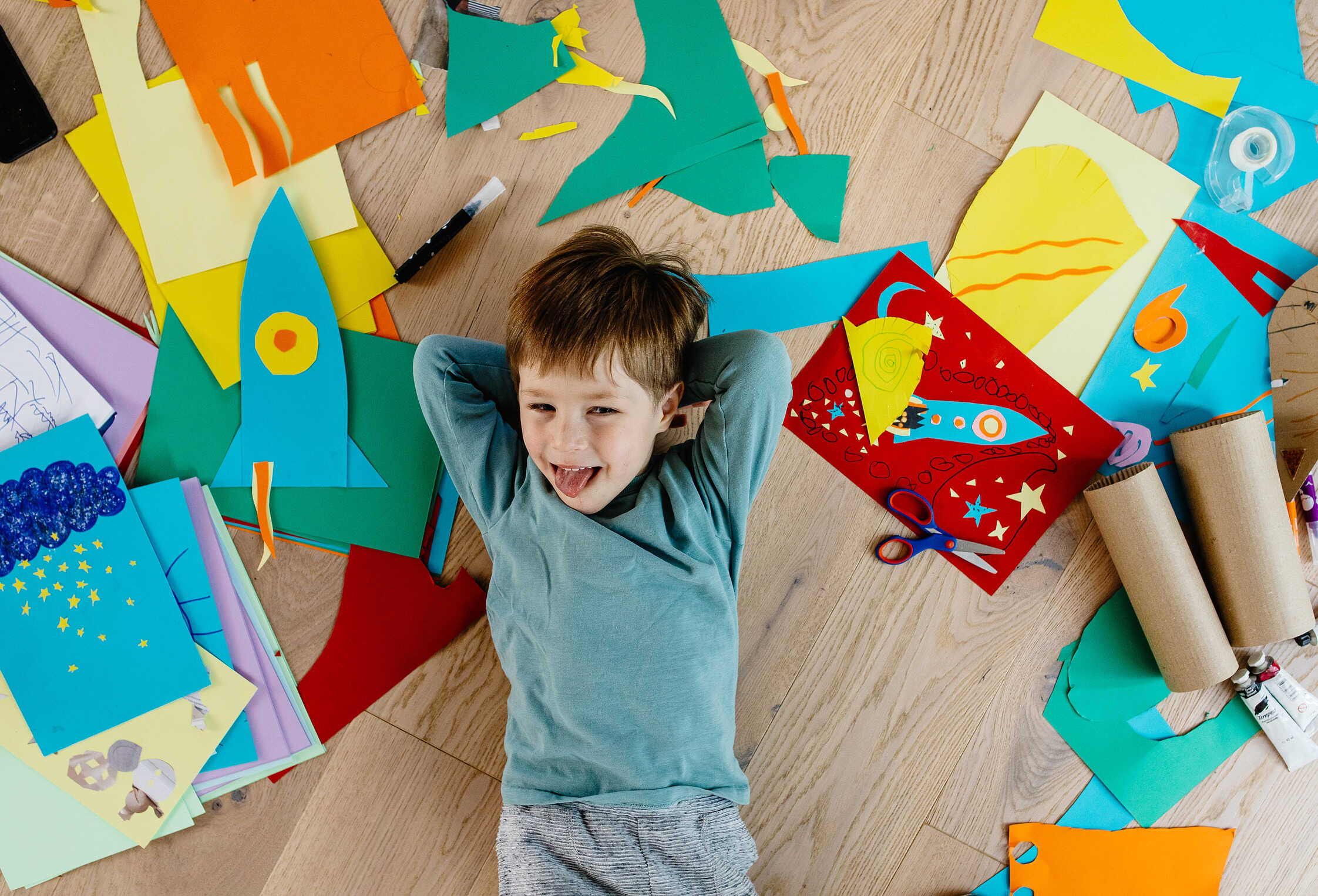 Jangan Remehkan Main Kolase, Ternyata Bikin Anak Makin Cerdas dan Kreatif